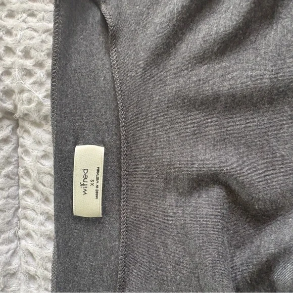 Aritzia Wilfred Long Sleeve Fitted Gray Rouched Top VERY SOFT AND COMFORTABLE XS - Picture 2 of 2